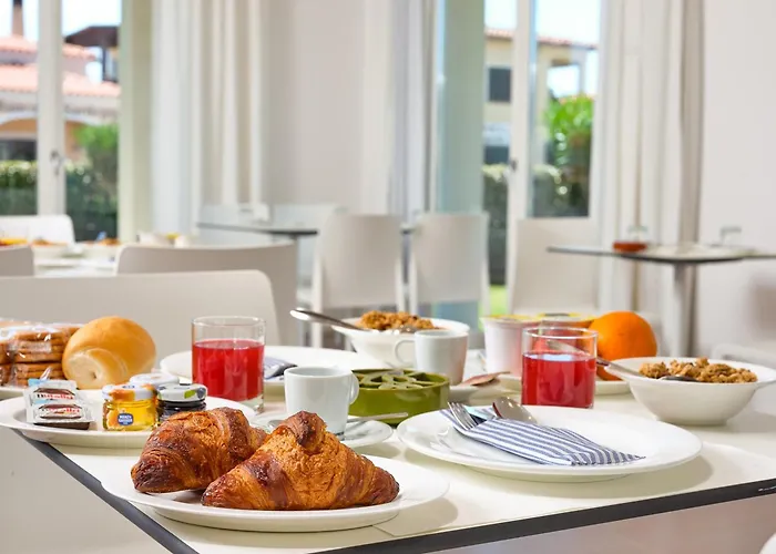 Szálloda With Panoramic Swimming Pool In Just 850 Mt From The Sea *