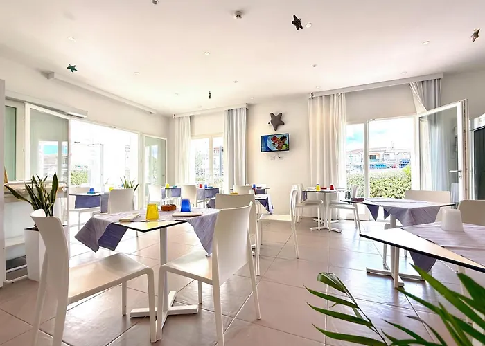Szálloda With Panoramic Swimming Pool In Just 850 Mt From The Sea *